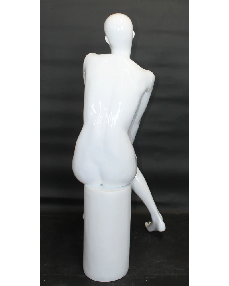 Hands-on-knees sitting abstract female mannequin in glossy white