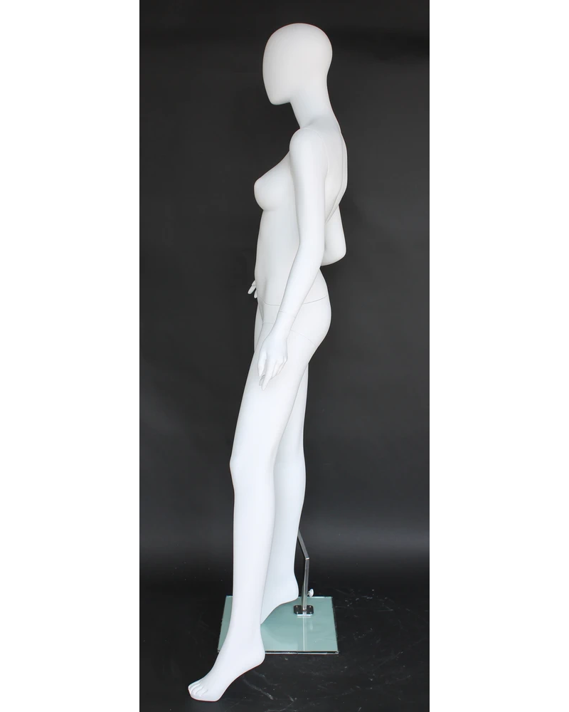 Runway-walk egghead female mannequin in matte white